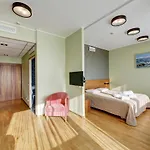 Estonia Medical & 2*