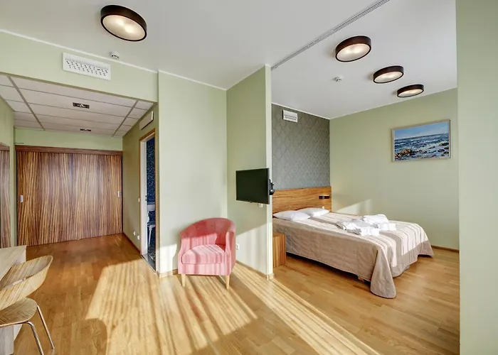 Estonia Medical & 2*