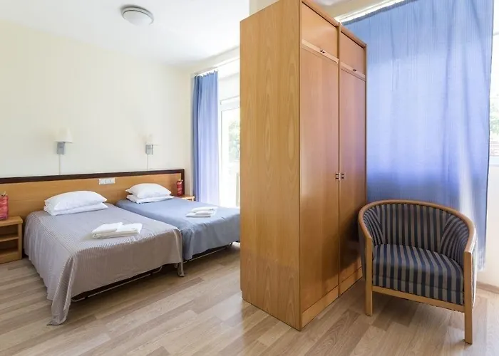 Estonia Medical & 페르누