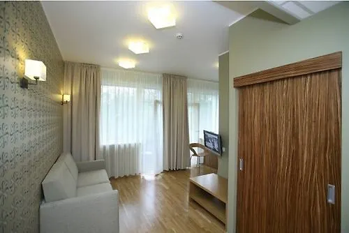 Estonia Medical & 페르누